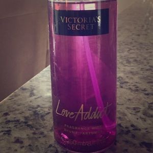 Victorias Secret Love Addict Spray